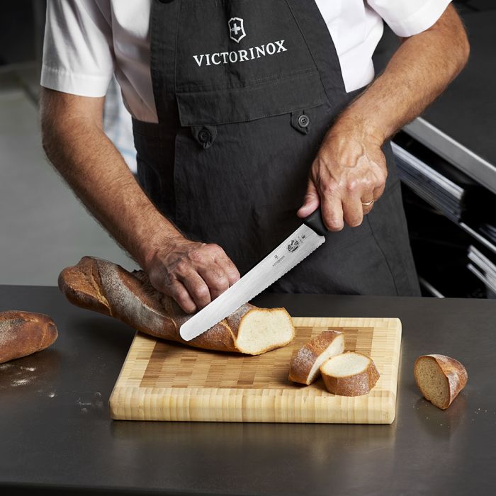 Victorinox Fibrox 21cm Bread Knife Serrated Edge (5253321)